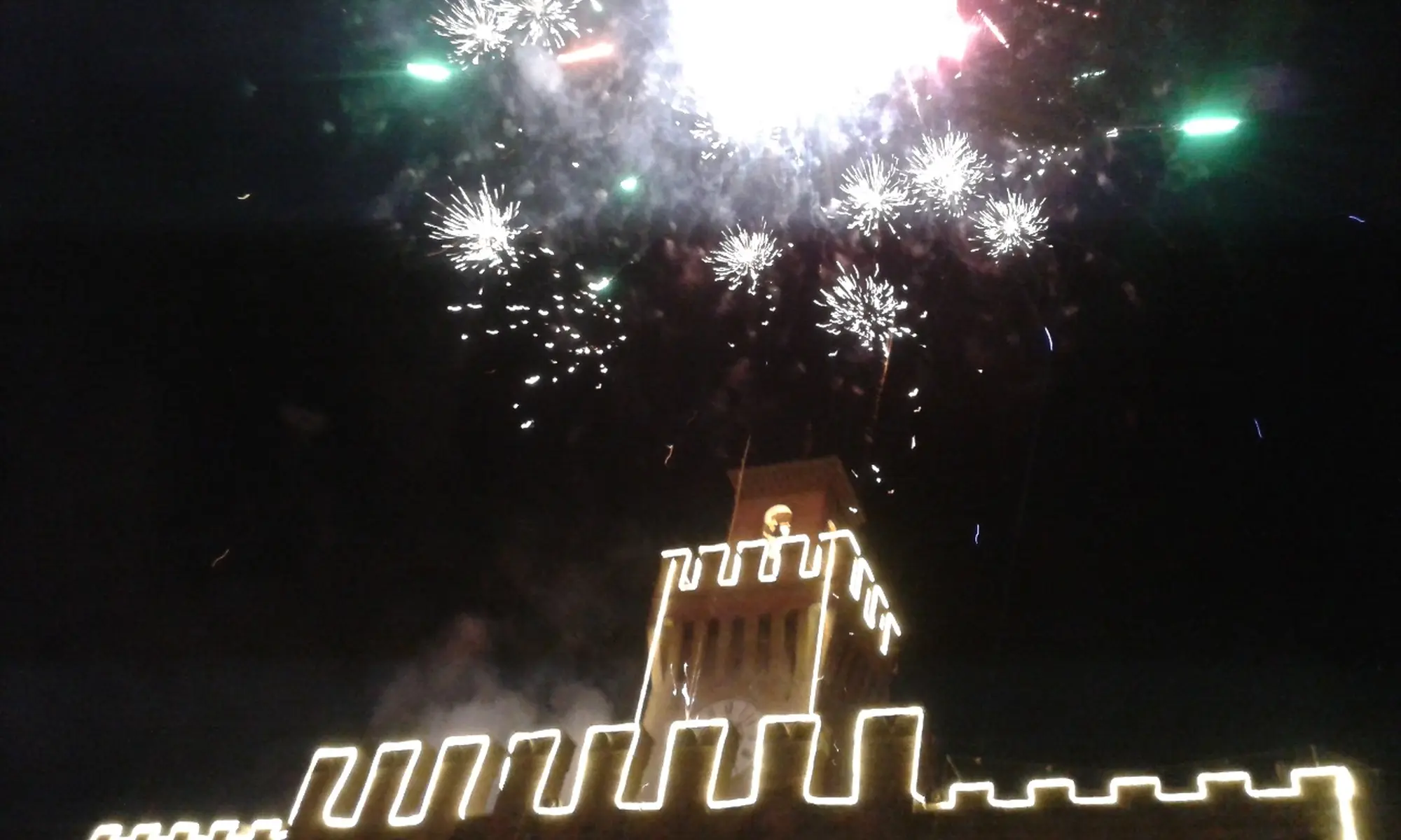 Fuochi d'artificio dal Cassero e brindisi al nuovo anno 