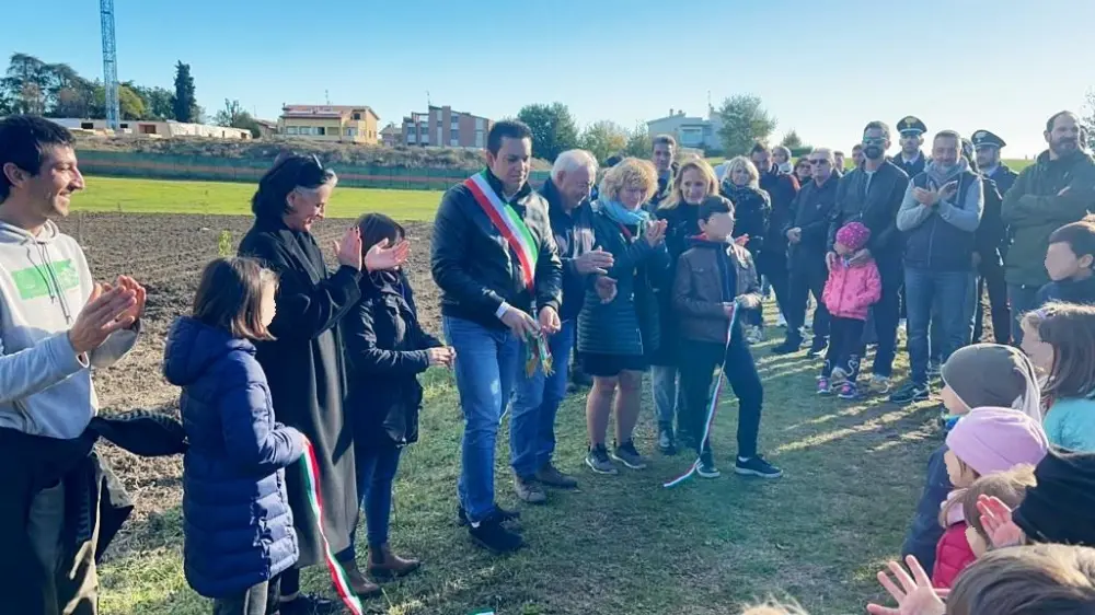 Il vicesindaco Andrea Bondi ha inaugurato il bosco urbano a Osteria Grande con scuole e volontari