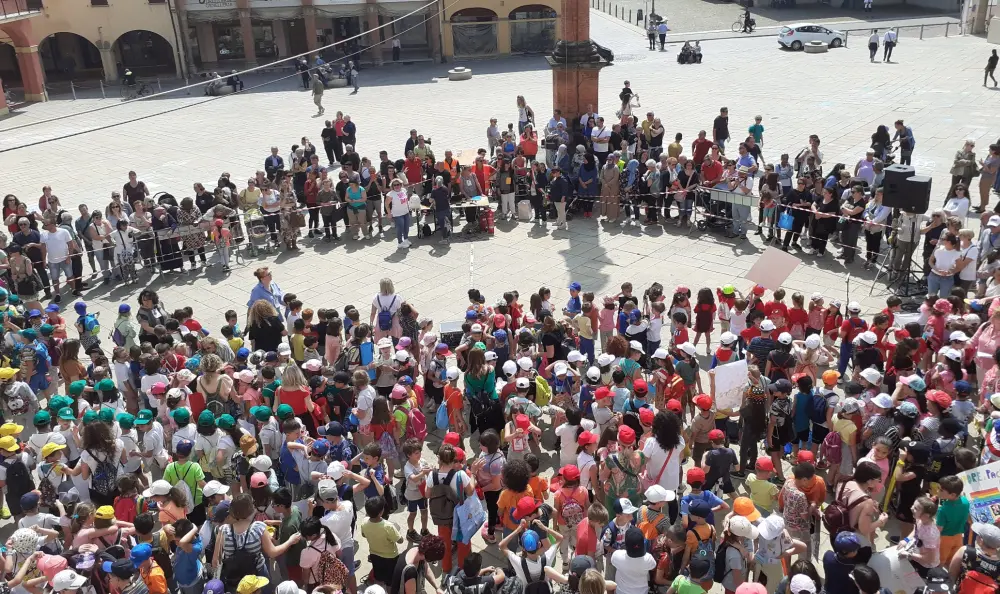 Venerdì 5 mattina di festa in piazza con la “Lezione di Pace” delle scuole castellane