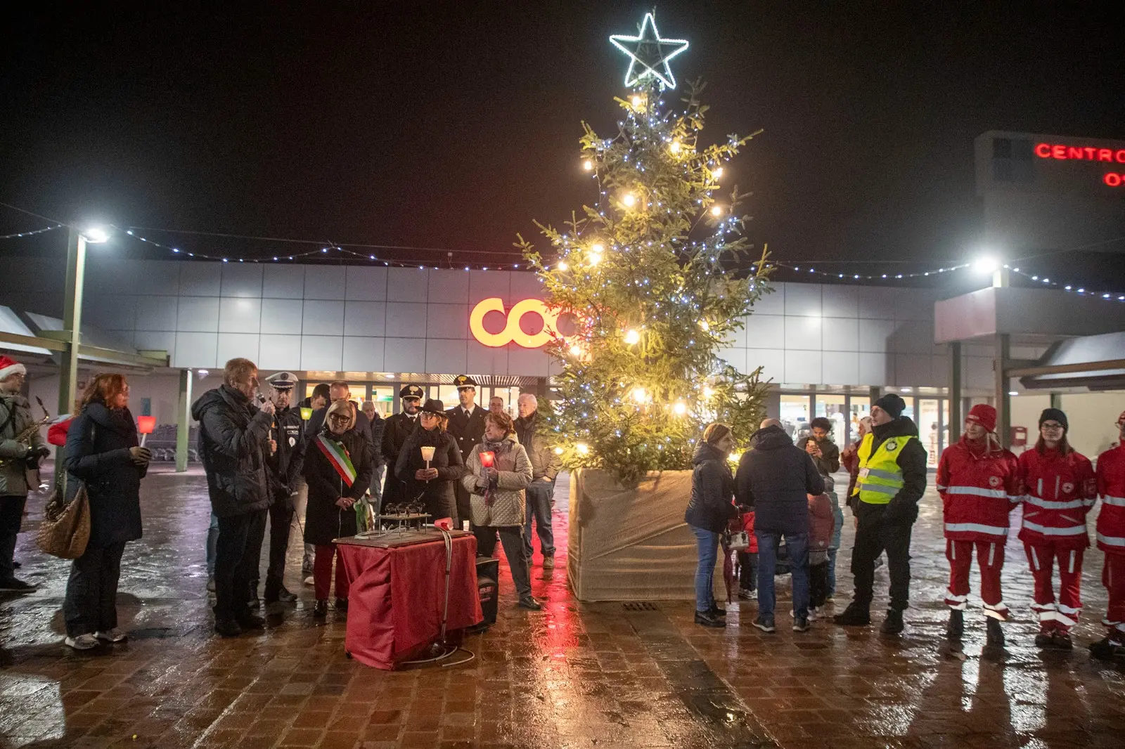 Accese le luci di Natale a Castel San Pietro Terme e Osteria Grande